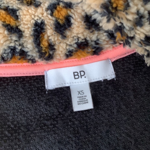 Nordstrom Bp. Tan Dale Leopard Big Spot Leopard Fleece Pullover Large - Picture 2 of 5